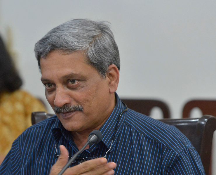 Manohar_Parrikar_welcoming